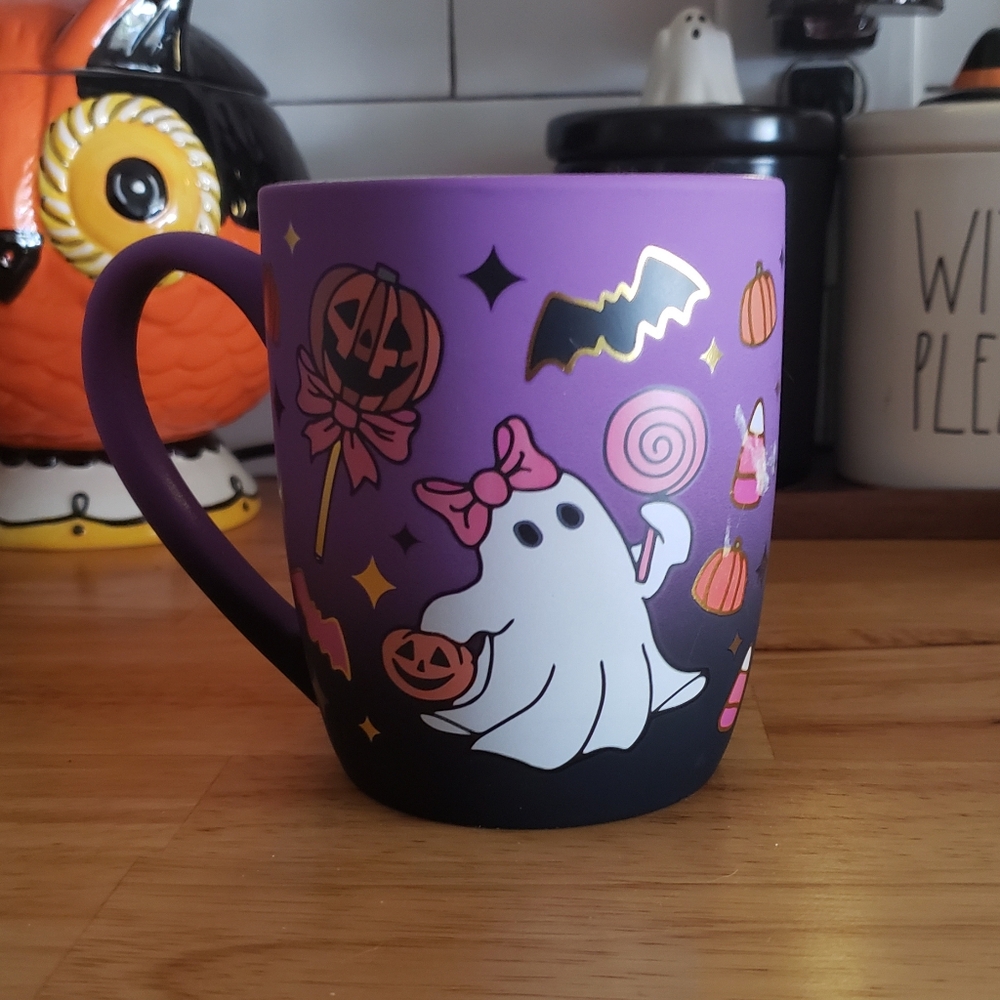🎃 NWOT Cobwebs & Cauldrons Matte Purple Ghost Candy Mug Purple
